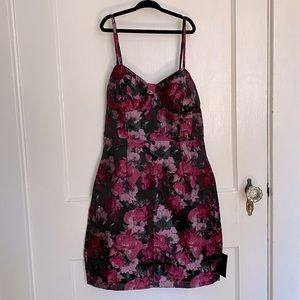 LAST CHANCE! Will donate 4.9. NWT Lulus dress with pockets and adjustable straps